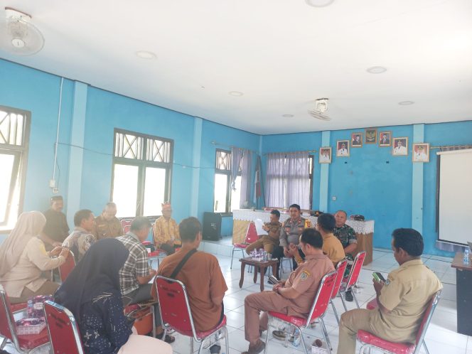 
					POLSEK DANAU SEMBULUH HADIRI RAKOR PERSIAPAN PILKADES 2026 DI KECAMATAN SERUYAN RAYA