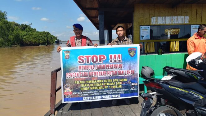 
					Satpolairud Polres Pulang Pisau Gencarkan Sosialisasi Larangan Membakar Hutan dan Lahan di Kawasan Pesisir