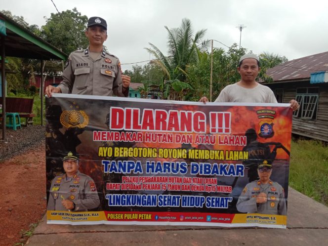 
					DALAM UPAYA PENCEGAHAN KEBAKARAN HUTAN DAN LAHAN, PERSONEL POLSEK PULAU PETAK SOSIALISASIKAN SANKSI PIDANA PELAKU KARHUTLA KE MASYARAKAT KECAMATAN PULAU PETAK