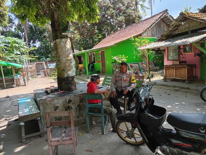 
					Bhabinkamtibmas Kumpai Batu Atas Sambang Warga, Imbau Waspada Curanmor dan Jaga Kebersihan Lingkungan
