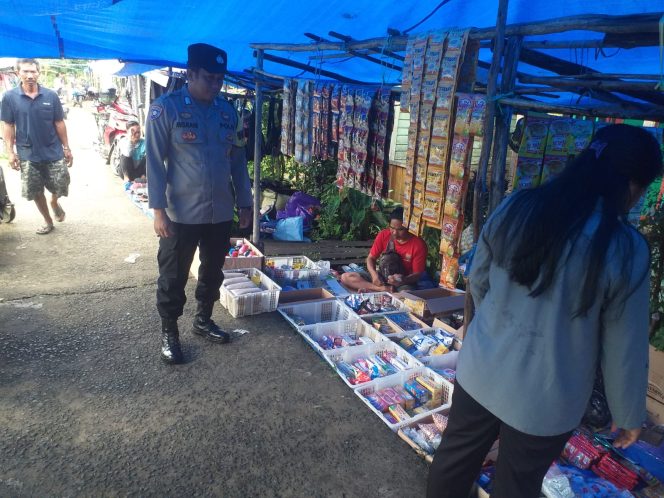 
					Antisipasi Lonjakan Harga, Bhabinkamtibmas Desa Sei Kayu Pantau Pasar Mingguan di RT 004