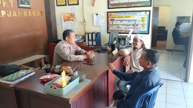 
					Wujud Pelayanan Prima, Polsek Kapuas Barat Berikan Kemudahan Penerbitan SKTLK bagi Warga