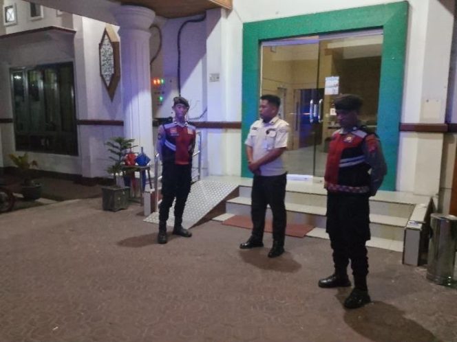 
					Pastikan Sistem Pengamanan Internal Aktif, Sat Samapta Polres Sukamara Kontrol Bank Kalteng