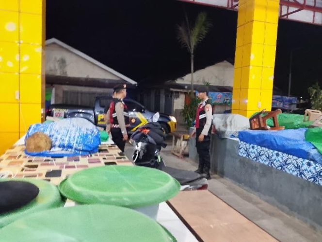 
					Berikan Perlindungan Sarana Niaga Rakyat, Sat Samapta Polres Sukamara Amati Pasar Saik