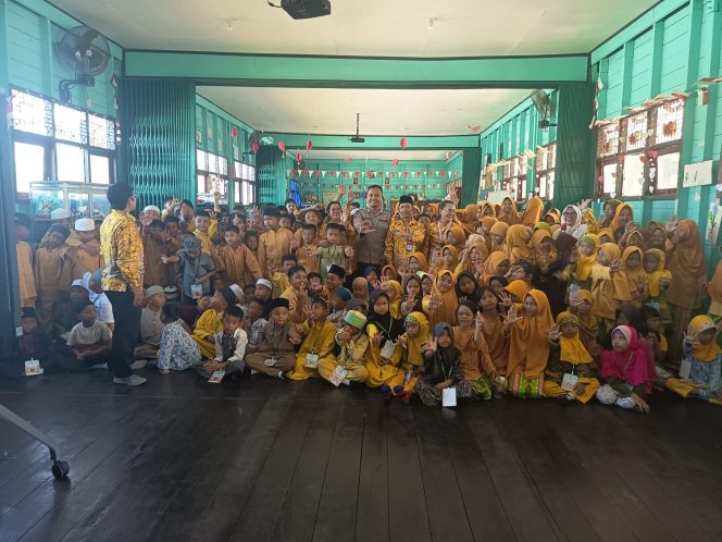 
					Bhabinkamtibmas Kelurahan Baru Jadi Narasumber Materi MPLS di SDN 2 Baru Arsel