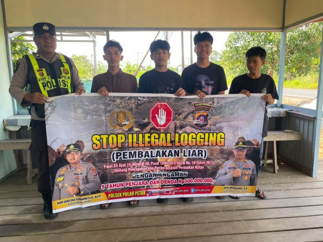 
					SOSIALISASI PENEBANGAN HUTAN SECARA LIAR (ILEGAL LOGING) OLEH PERSONIL POLSEK PULAU PETAK