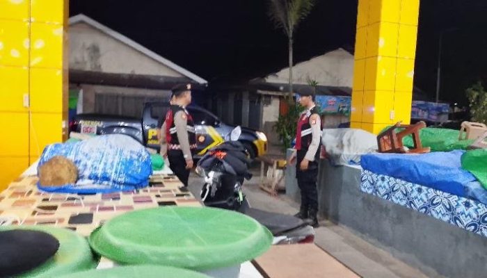 Berikan Perlindungan Lapak Niaga Warga, Sat Samapta Polres Sukamara Monitoring Pasar Saik