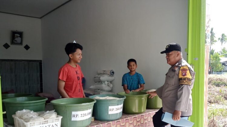 Dukung Stabilitas Harga Sembako, Personel Polsek Kahayan Kuala Pantau Toko Beras di Bahaur Hilir