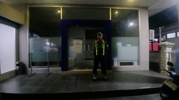 Jaga Kamtibmas Tetap Kondusif, Piket SPKT Polsek Kapuas Barat Gencarkan Patroli Rawan Malam di Berbagai Titik