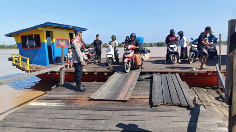 Satpolairud Polres Pulang Pisau Intensifkan Pemantauan Keselamatan di Dermaga Feri Tradisional
