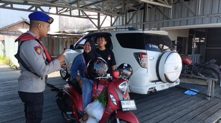 Satpolairud Polres Pulang Pisau Ingatkan Warga Pesisir Utamakan Keselamatan di Jalan dan Perairan