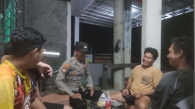 Hadirkan Rasa Aman di Tengah Malam, Personel Polsek Manuhing Monitoring Kawasan Pemukiman