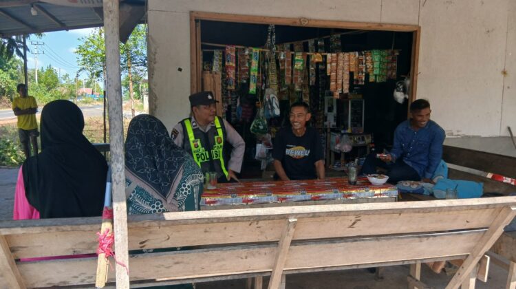 PERSONIL POLSEK PULAU PETAK LAKSANAKAN PATROLI DIALOGIS KE DESA-DESA WILAYAH KECAMATAN PULAU PETAK
