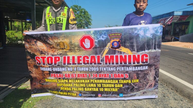 PERSONEL POLSEK PULAU PETAK LAKSANAKAN SOSIALISASI ILEGAL MINING KE MASYARAKAT GUNA PENCEGAHAN TAMBANG LIAR DI WILAYAH KECAMATAN PULAU PETAK