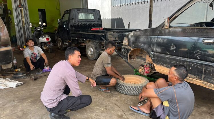 Polsek Balai Riam Lakukan Patroli Dialogis, Ajak Masyarakat Ngobrol Ringan Bahas Kondisi Keamanan