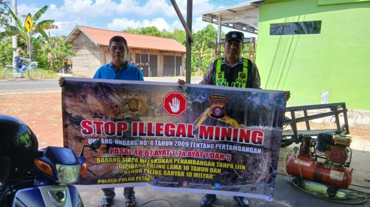 PERSONEL POLSEK PULAU PETAK LAKSANAKAN SOSIALISASI ILEGAL MINING KE MASYARAKAT GUNA PENCEGAHAN TAMBANG LIAR DI WILAYAH KECAMATAN PULAU PETAK