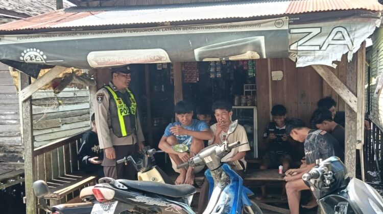 PERSONIL POLSEK PULAU PETAK LAKSANAKAN PATROLI DIALOGIS KE DESA-DESA WILAYAH KECAMATAN PULAU PETAK