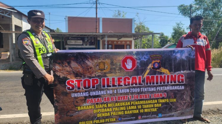 PERSONEL POLSEK PULAU PETAK LAKSANAKAN SOSIALISASI ILEGAL MINING KE MASYARAKAT GUNA PENCEGAHAN TAMBANG LIAR DI WILAYAH KECAMATAN PULAU PETAK