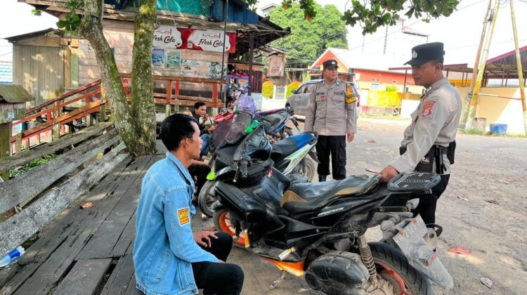PATROLI DIALOGIS POLSEK HANAU, HADIR DEKAT DENGAN MASYARAKAT JAGA KAMTIBMAS