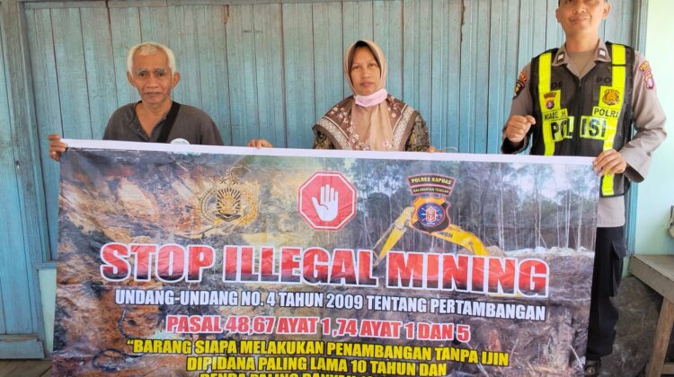 PERSONEL POLSEK PULAU PETAK LAKSANAKAN SOSIALISASI ILEGAL MINING KE MASYARAKAT GUNA PENCEGAHAN TAMBANG LIAR DI WILAYAH KECAMATAN PULAU PETAK