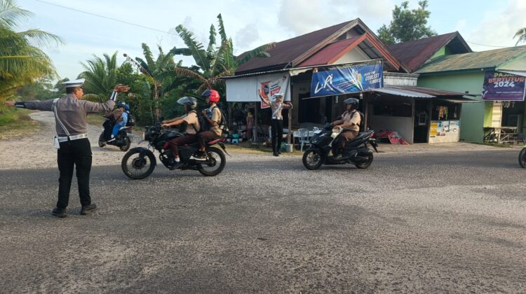 SATLANTAS POLRES SERUYAN LAKSANAKAN PATROLI R2 DAN GATUR PAGI UNTUK KELANCARAN LALU LINTAS