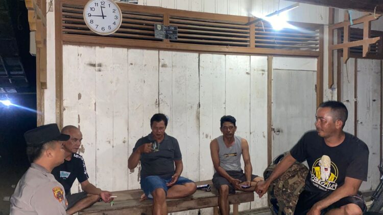 Hadirkan Rasa Aman, Aksi Patroli Dialogis personel Polsek Tewah Sambangi Pusat Aktivitas Warga