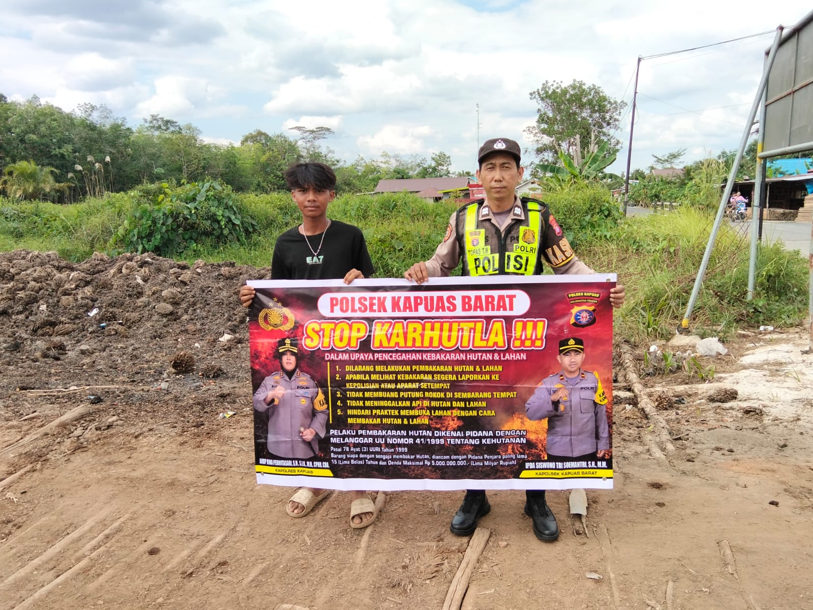 Bukan dengan Api, Polsek Kapuas Barat Ajak Warga Buka Lahan Lewat Semangat Gotong Royong