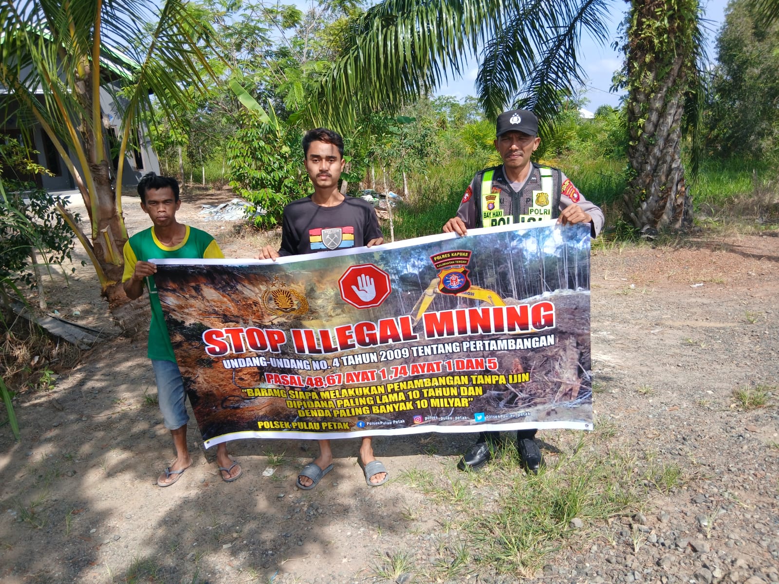 PERSONEL POLSEK PULAU PETAK LAKSANAKAN SOSIALISASI ILEGAL MINING KE MASYARAKAT GUNA PENCEGAHAN TAMBANG LIAR DI WILAYAH KECAMATAN PULAU PETAK
