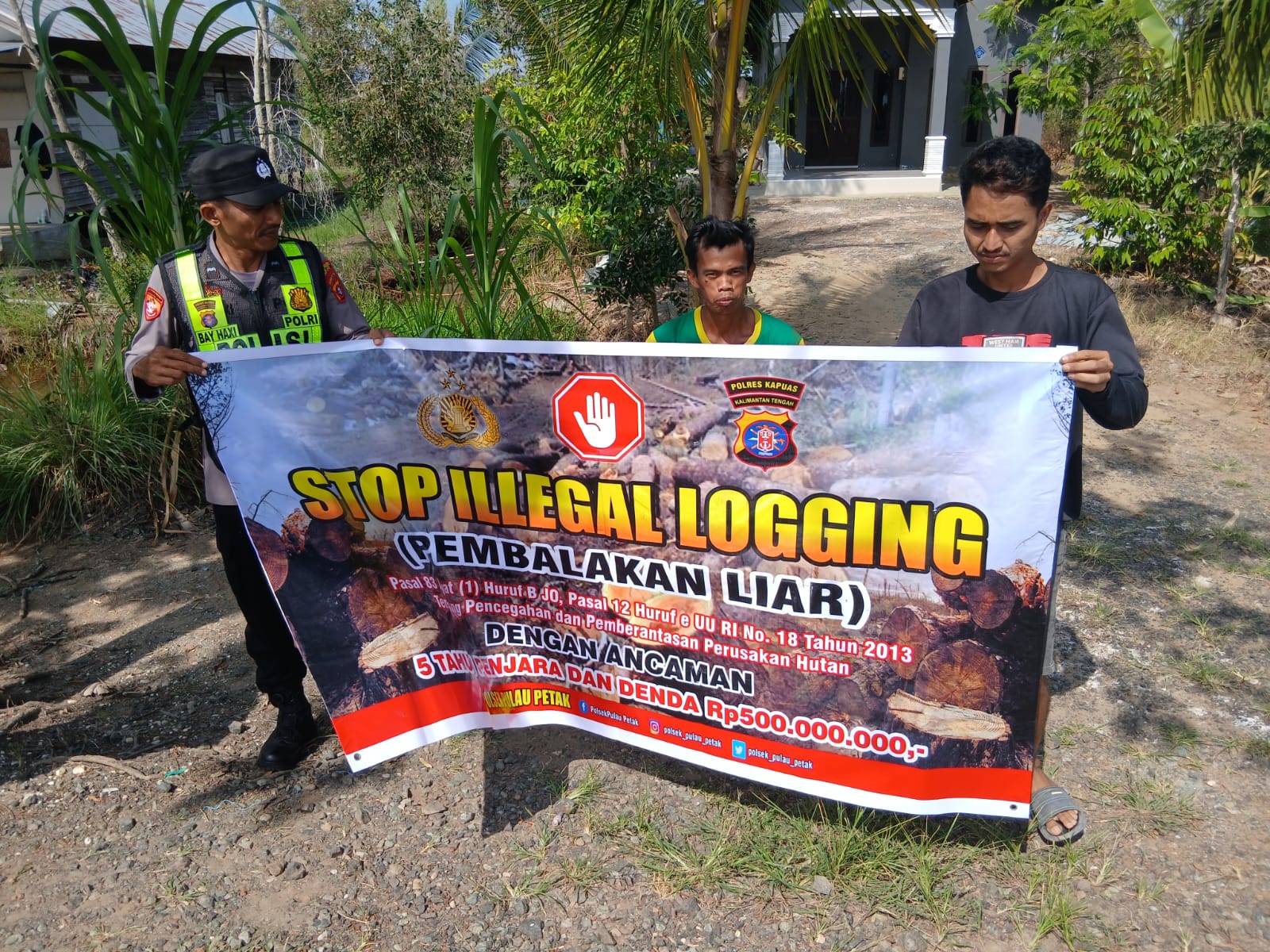 SOSIALISASI PENEBANGAN HUTAN SECARA LIAR (ILEGAL LOGING) OLEH PERSONIL POLSEK PULAU PETAK