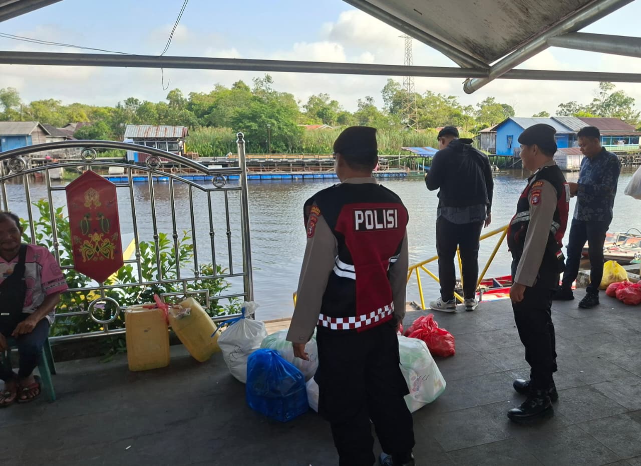Pantau Mobilitas Penumpang dan Barang, Sat Samapta Polres Sukamara Jaga Pelabuhan Speed Boat