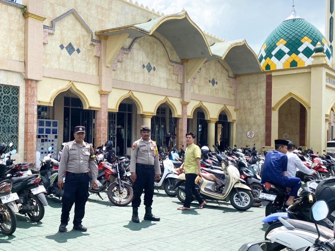 PAMAPTA POLRES SERUYAN LAKSANAKAN PENGAMANAN SHOLAT JUMAT DI MASJID NURUL YAQIN