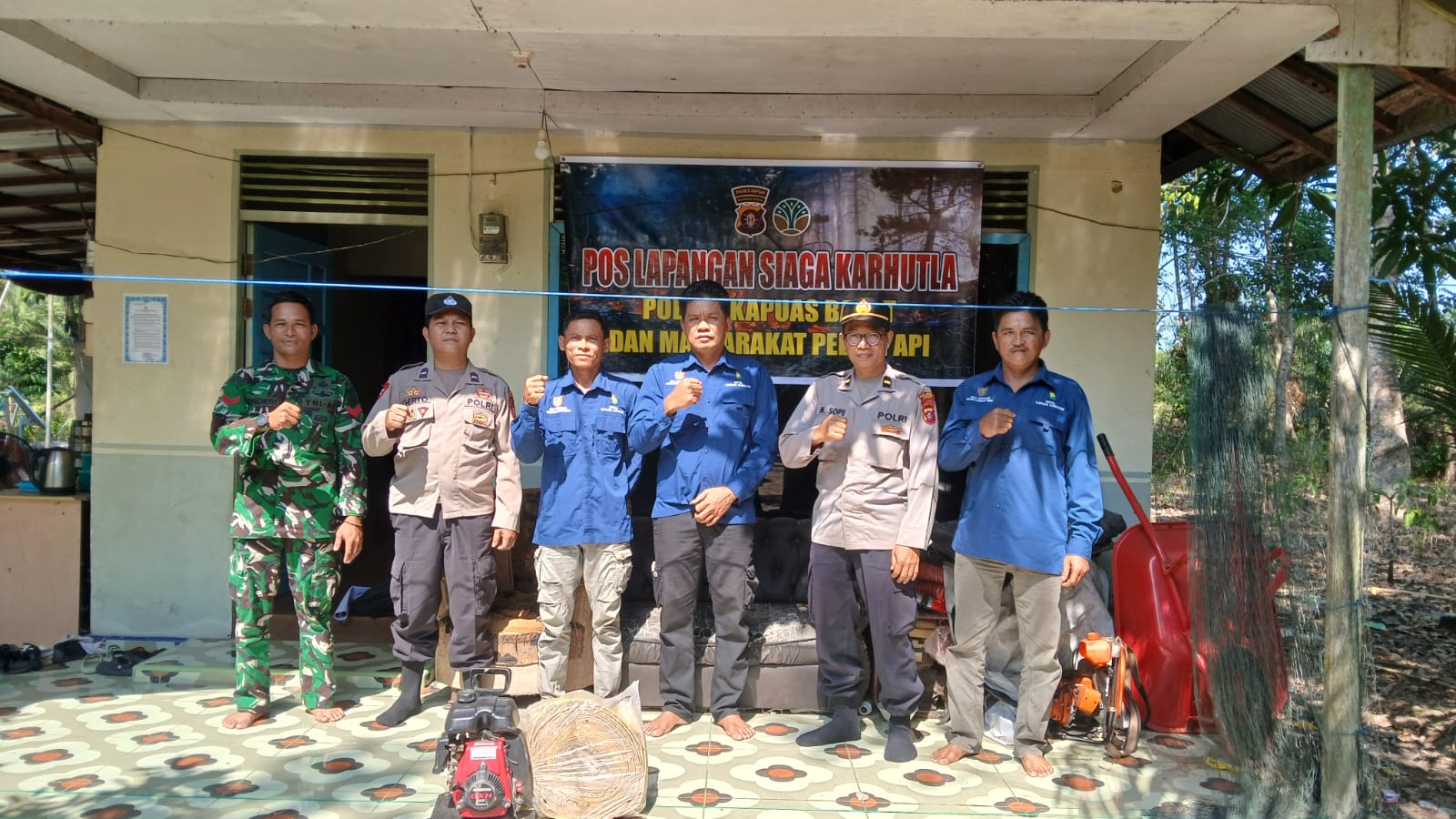Antisipasi Karhutla, Wakapolsek Kapuas Barat Bersama MPA Tunas Jaya Siaga di Pos Lapangan Desa Anjir Kalampan