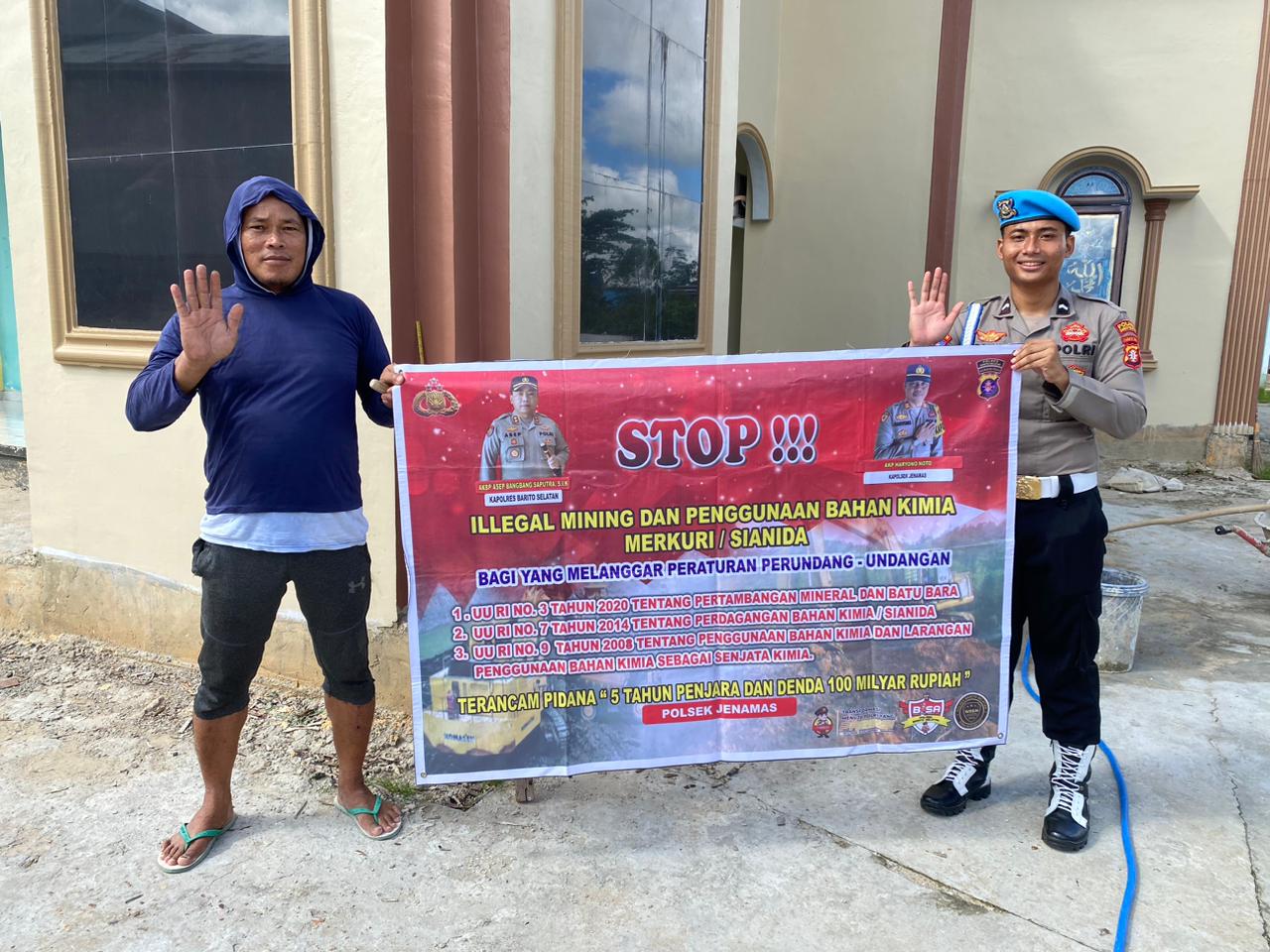 Personel Polsek Jenamas Sosialisasikan Larangan Penambangan Tanpa Izin Dengan Masyarakat