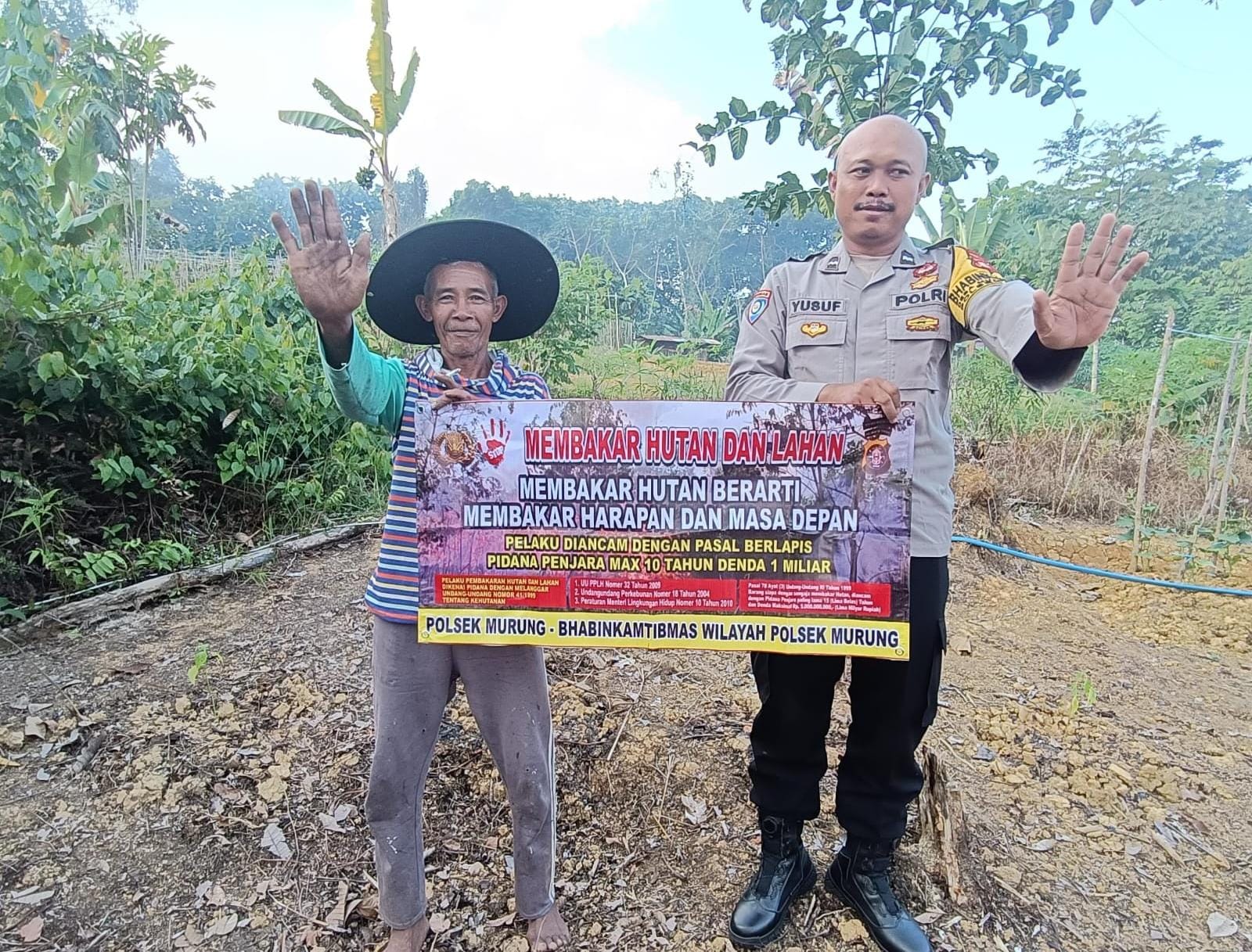 Polsek Murung Sosialisasi Larangan dan Sanksi Bagi Pelaku Kebakaran Hutan dan Lahan Di Desa Muara Bumban