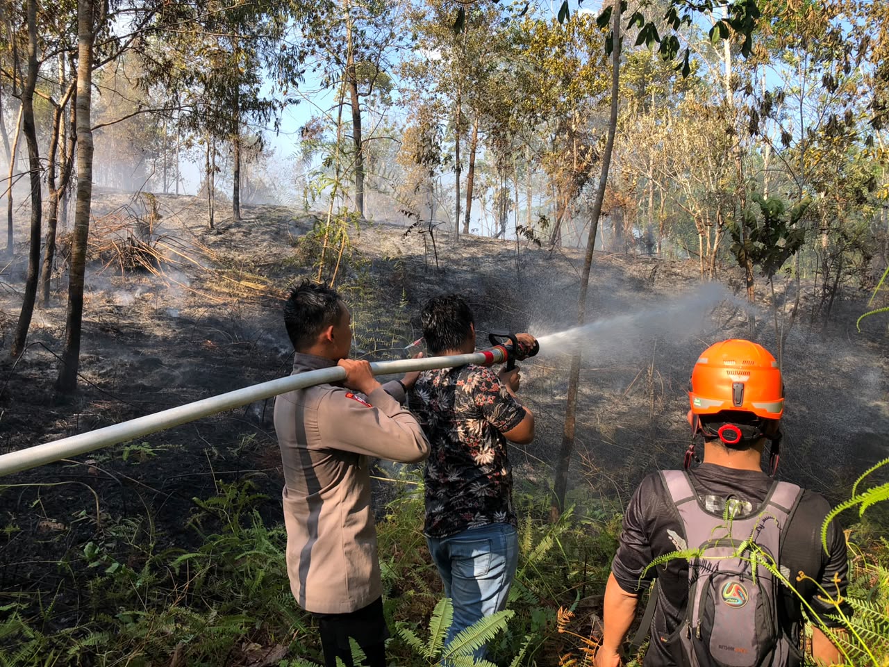 Kebakaran Lahan, Polres Murung Raya Bersama BPBD Sigap Lakukan Pemadaman