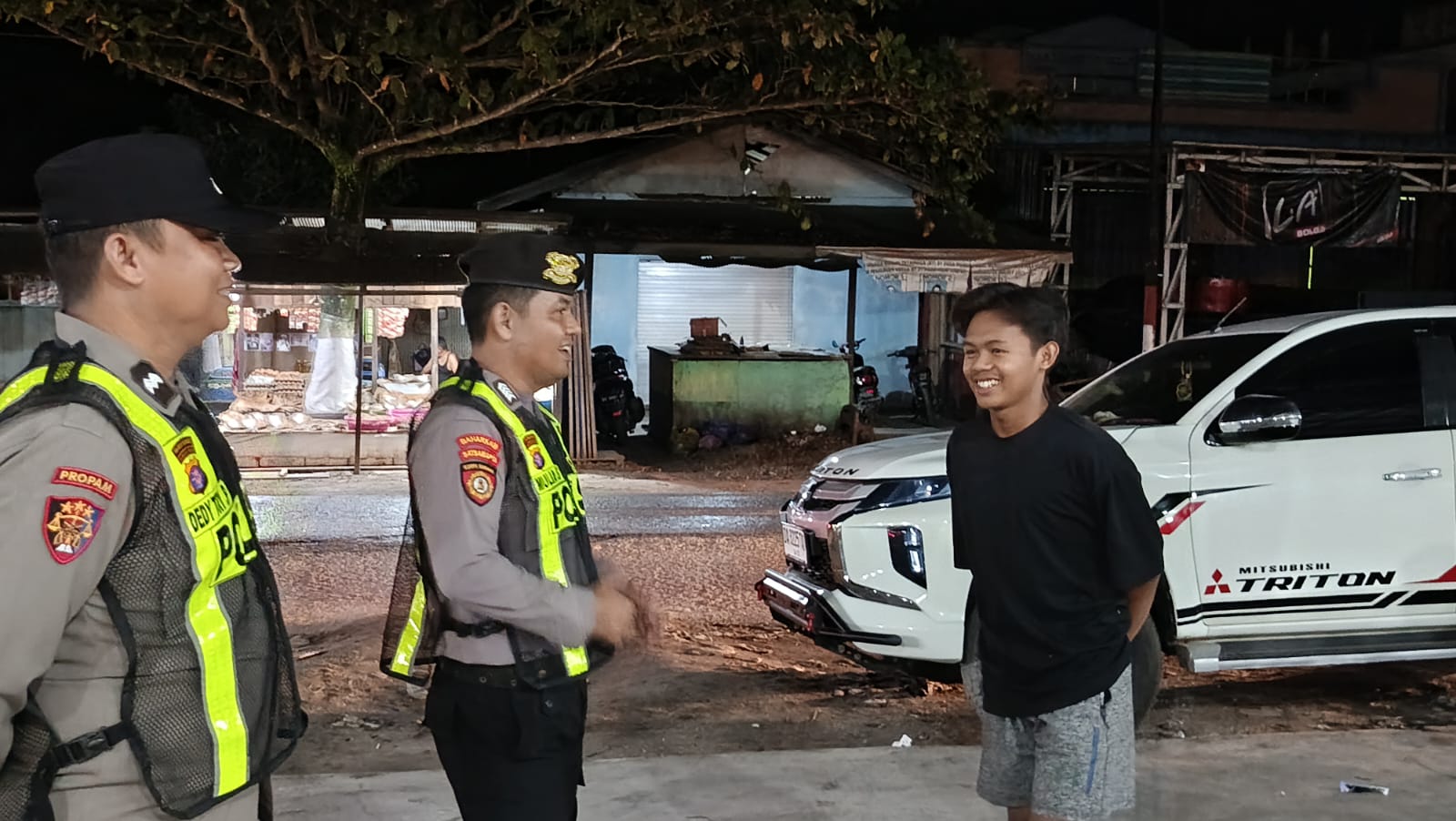 Piket Polsek kapuas tengah lakukan giat patroli Harkamtibmas di sekitar desa Pujon.