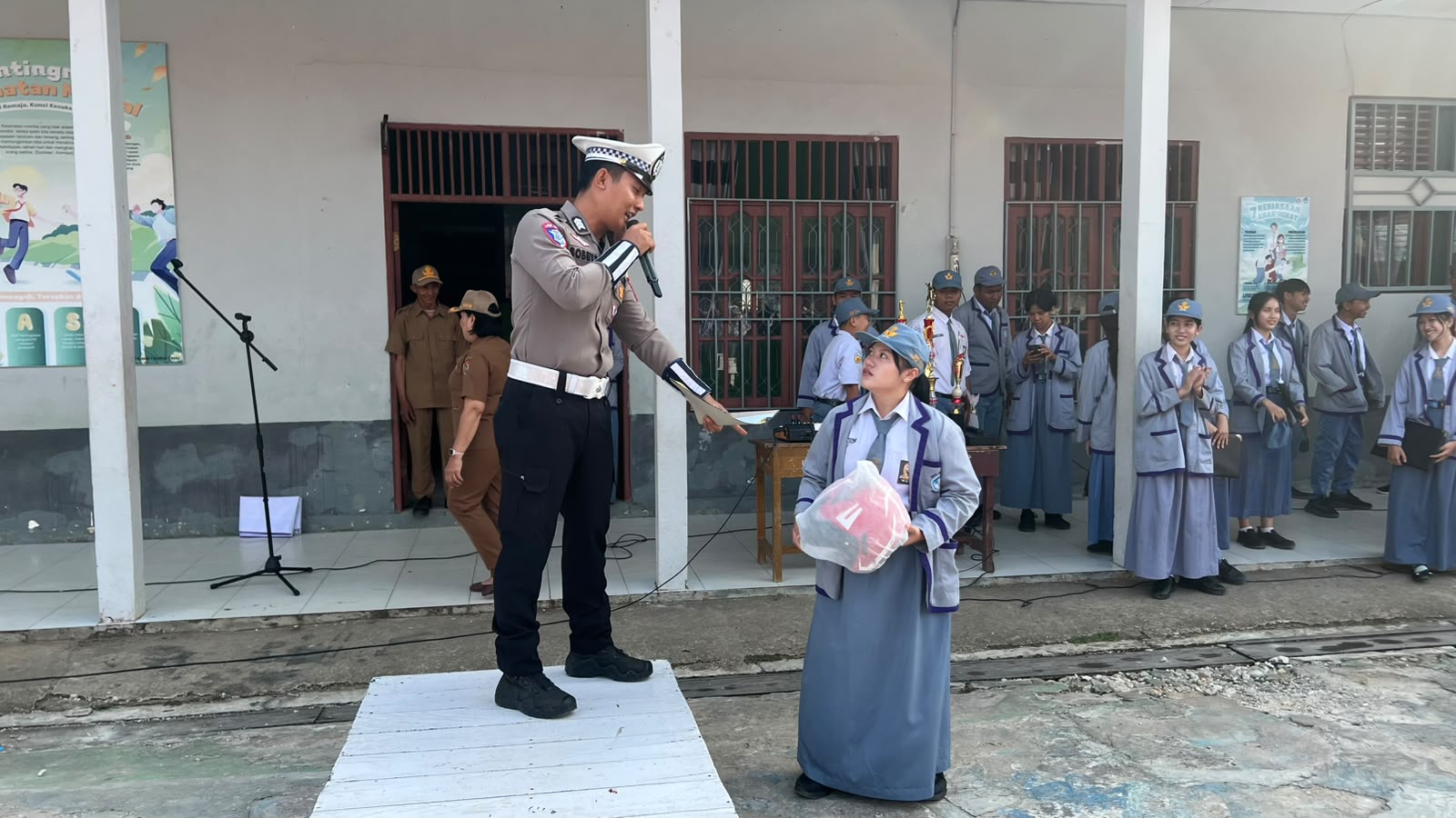 Jadi Irup di SMAN 1 Murung, Satlantas Polres Murung Raya Ajak Para Pelajar Tertib Berlalu Lintas dan Jauhi Balapan Liar