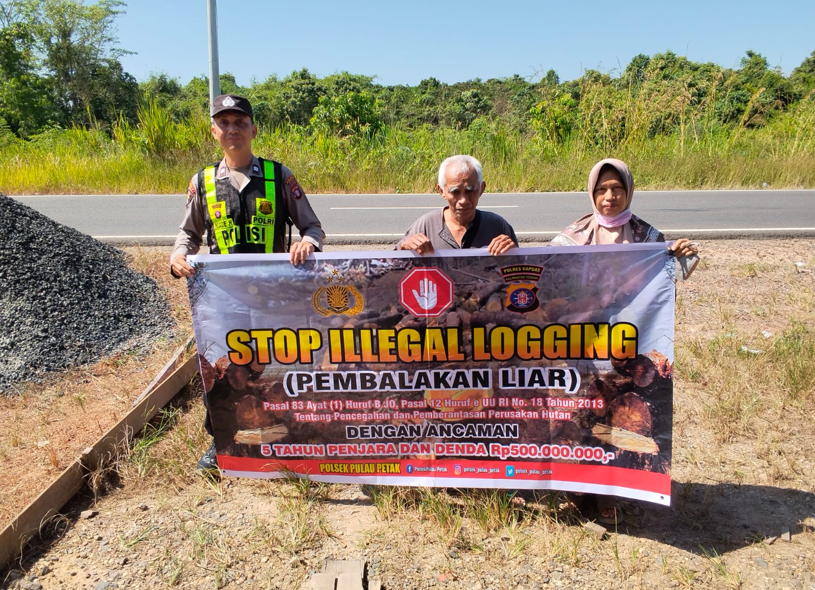 SOSIALISASI PENEBANGAN HUTAN SECARA LIAR (ILEGAL LOGING) OLEH PERSONIL POLSEK PULAU PETAK