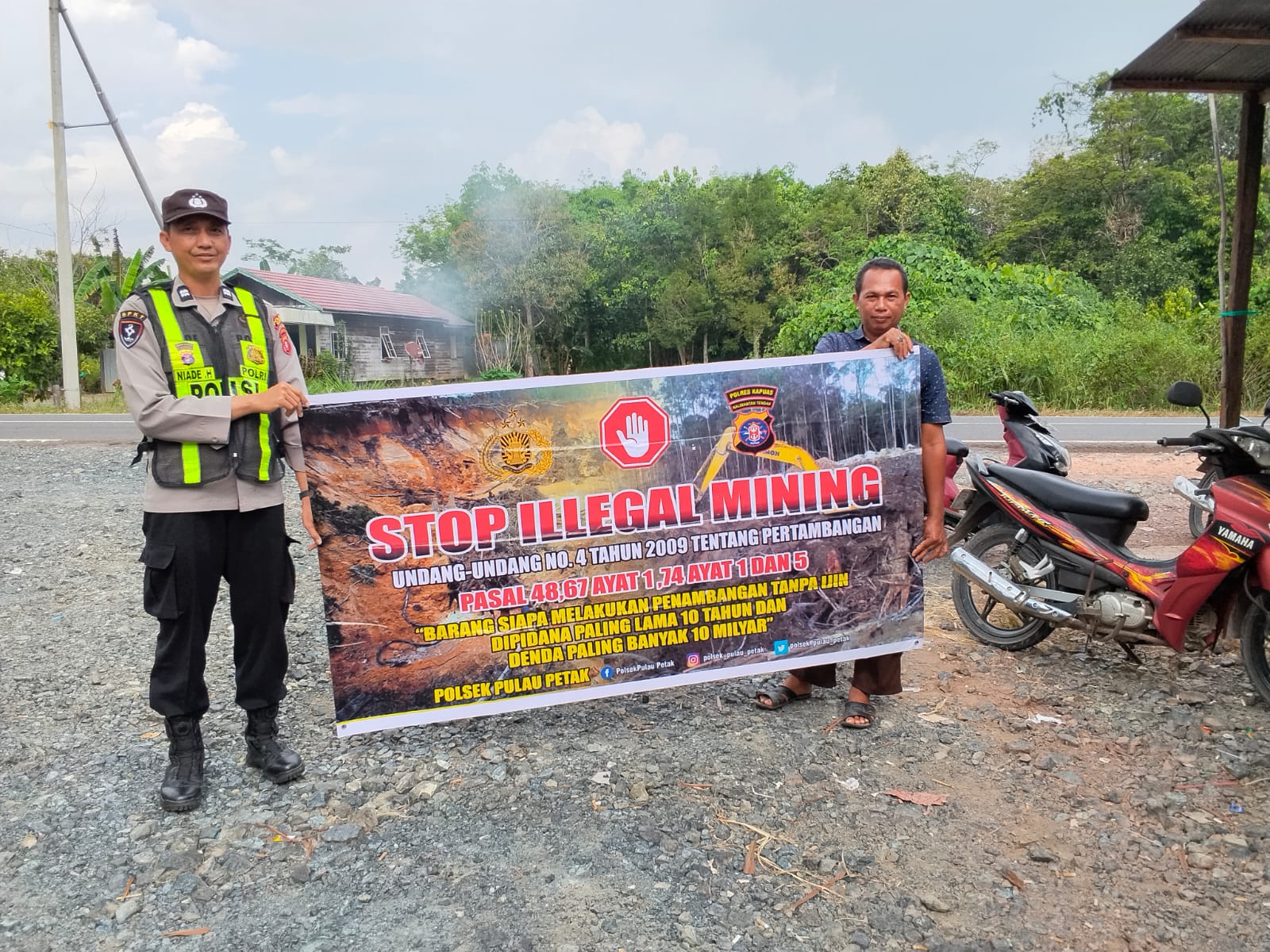 PERSONEL POLSEK PULAU PETAK LAKSANAKAN SOSIALISASI ILEGAL MINING KE MASYARAKAT GUNA PENCEGAHAN TAMBANG LIAR DI WILAYAH KECAMATAN PULAU PETAK