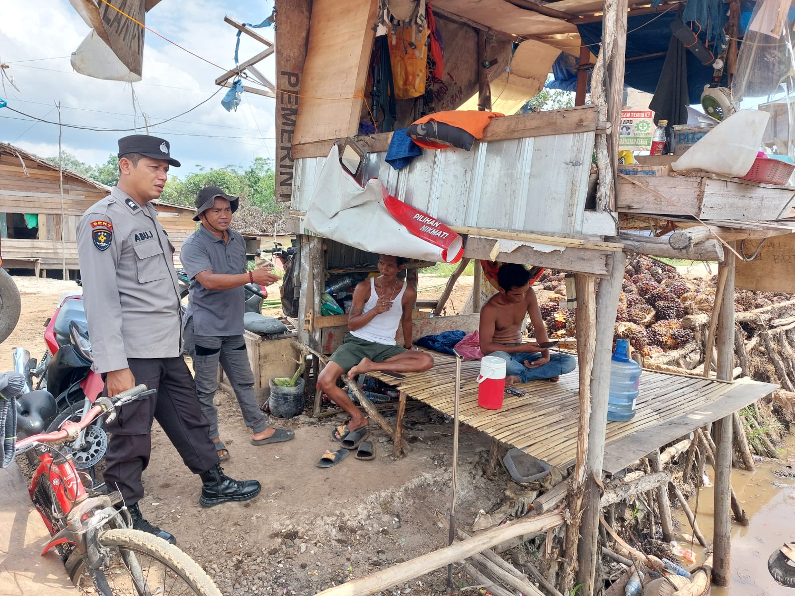 Jalin Kemitraan dan Serap Aspirasi Warga, Polsek Kapuas Barat Gelar Patroli Dialogis di Kelurahan Mandomai