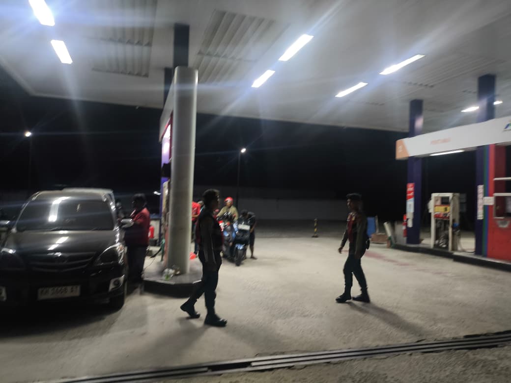 Jaga Pelayanan BBM pada Jam Rawan, Sat Samapta Polres Sukamara Intensifkan Patroli Malam di SPBU
