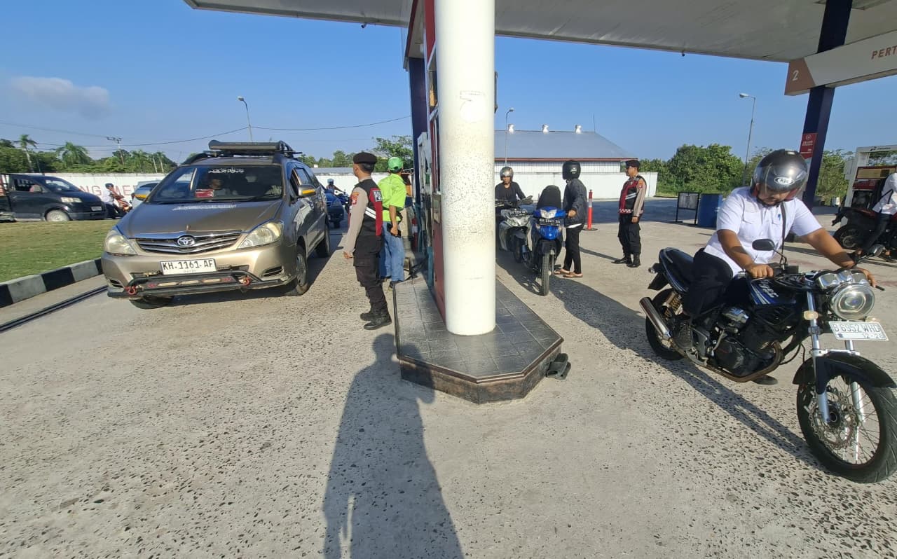 Cegah Gangguan di Pusat Pelayanan BBM, Sat Samapta Polres Sukamara Pantau SPBU Sukamara