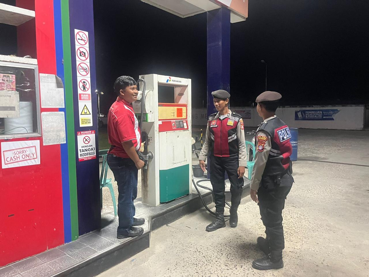Cegah Gangguan dan Aksi Premanisme, Sat Samapta Polres Sukamara Intensifkan Patroli Malam di SPBU