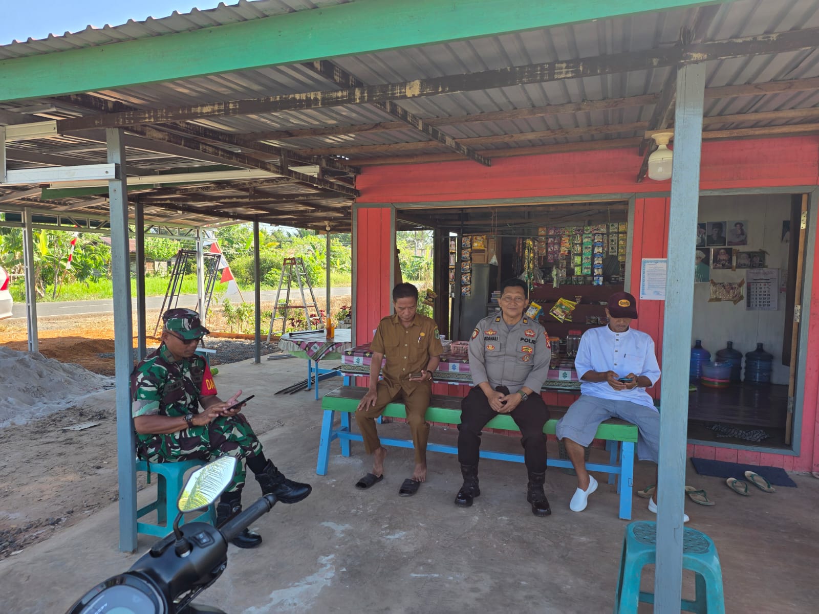 PERSONIL POLSEK PULAU PETAK LAKSANAKAN PATROLI DIALOGIS KE DESA-DESA WILAYAH KECAMATAN PULAU PETAK