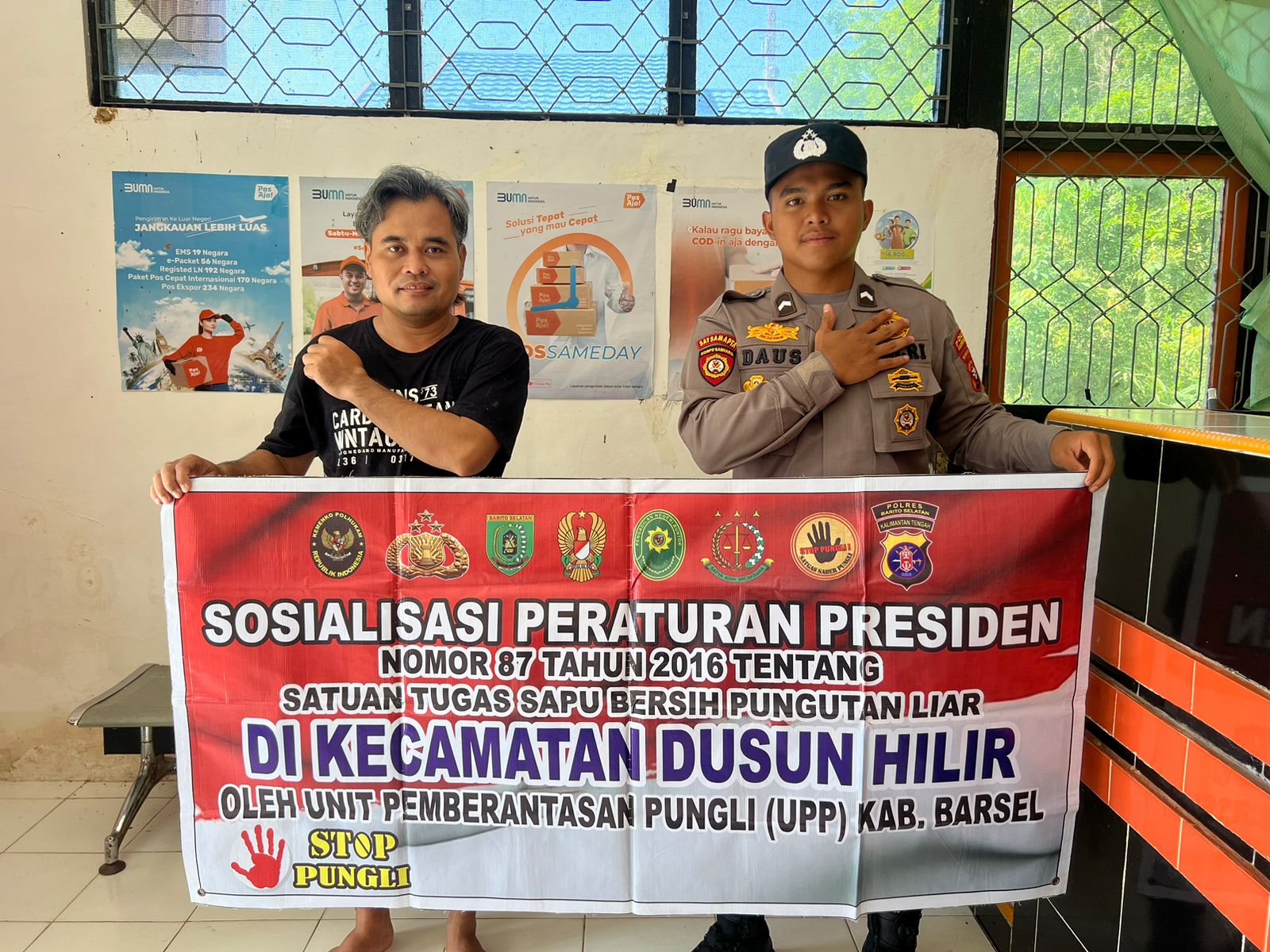 Antisipasi Pungli, Personel Polsek Dushil Gencar Sosialisasikan Perpres Nomor 87 Tahun 2016 Dengan Warga