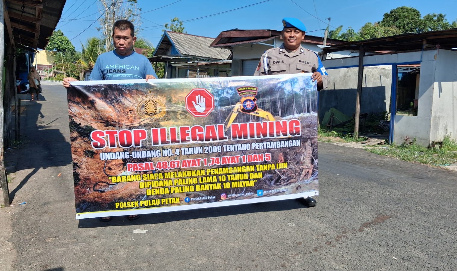 PERSONEL POLSEK PULAU PETAK LAKSANAKAN SOSIALISASI ILEGAL MINING KE MASYARAKAT GUNA PENCEGAHAN TAMBANG LIAR DI WILAYAH KECAMATAN PULAU PETAK