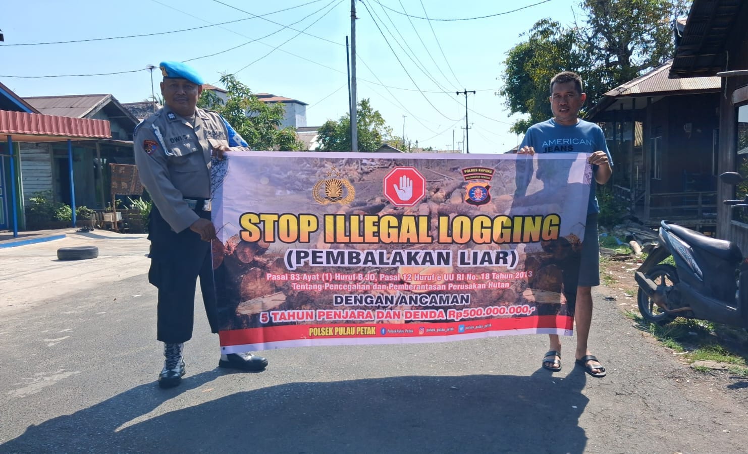 SOSIALISASI PENEBANGAN HUTAN SECARA LIAR (ILEGAL LOGING) OLEH PERSONIL POLSEK PULAU PETAK