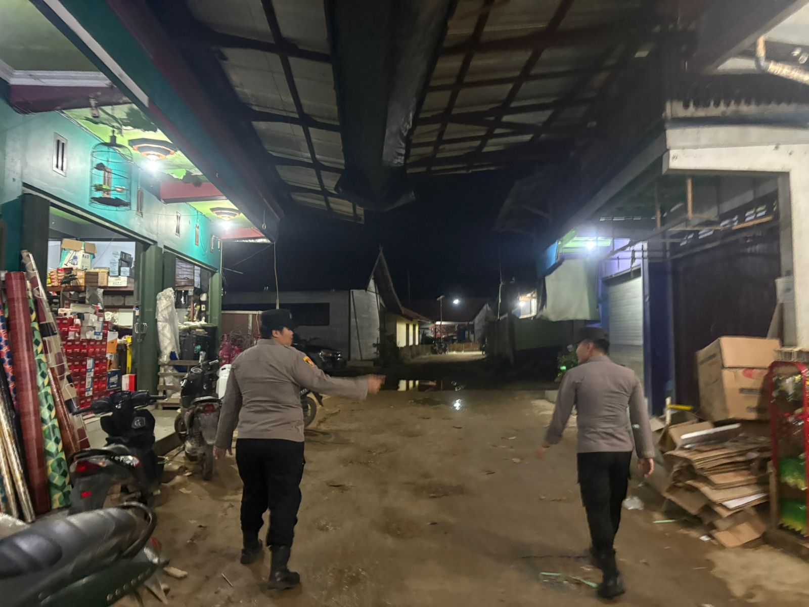 Personel Polsek Kahulut Patroli Pemukiman Hingga Tengah Malam