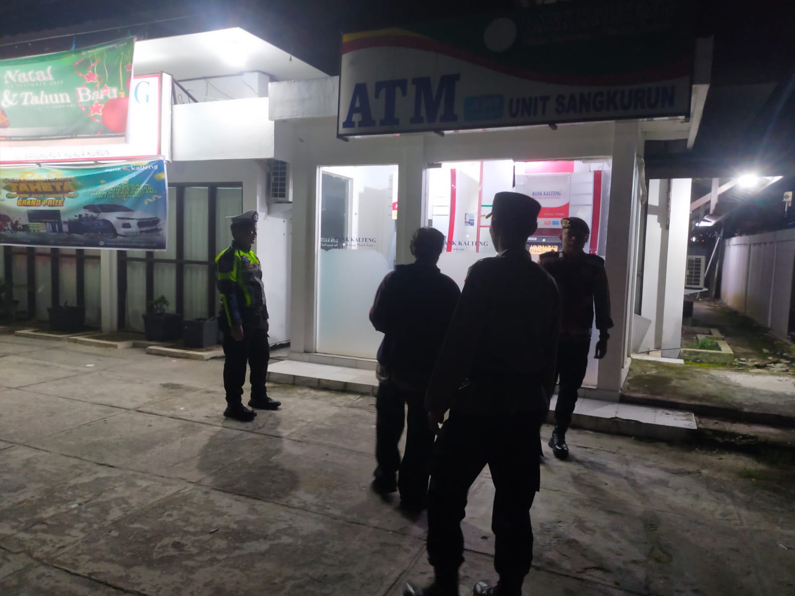 Pastikan Warga Nyaman, Personel Polres Gunung Mas Kawal Ketertiban di Taman Kota Malam Hari