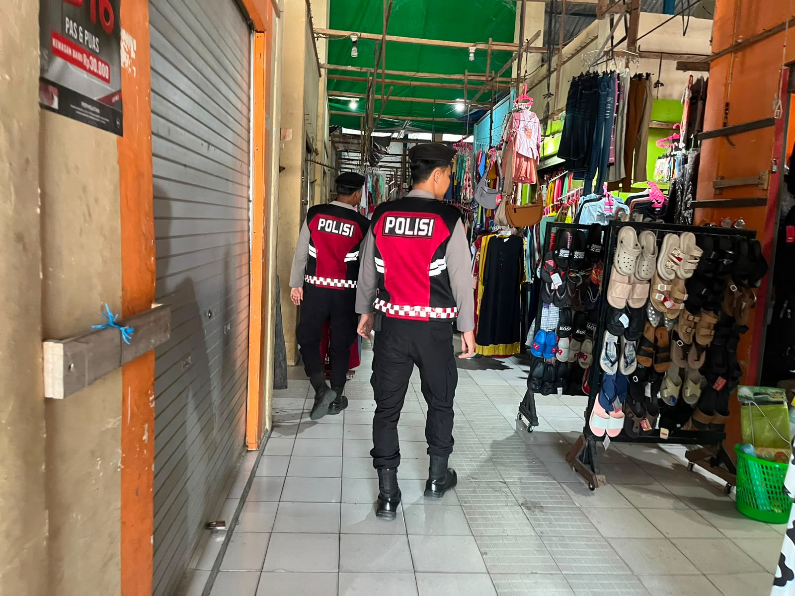 Ciptakan Aktivitas Perdagangan yang Aman, Sat Samapta Polres Sukamara Patroli di Pasar Inpres